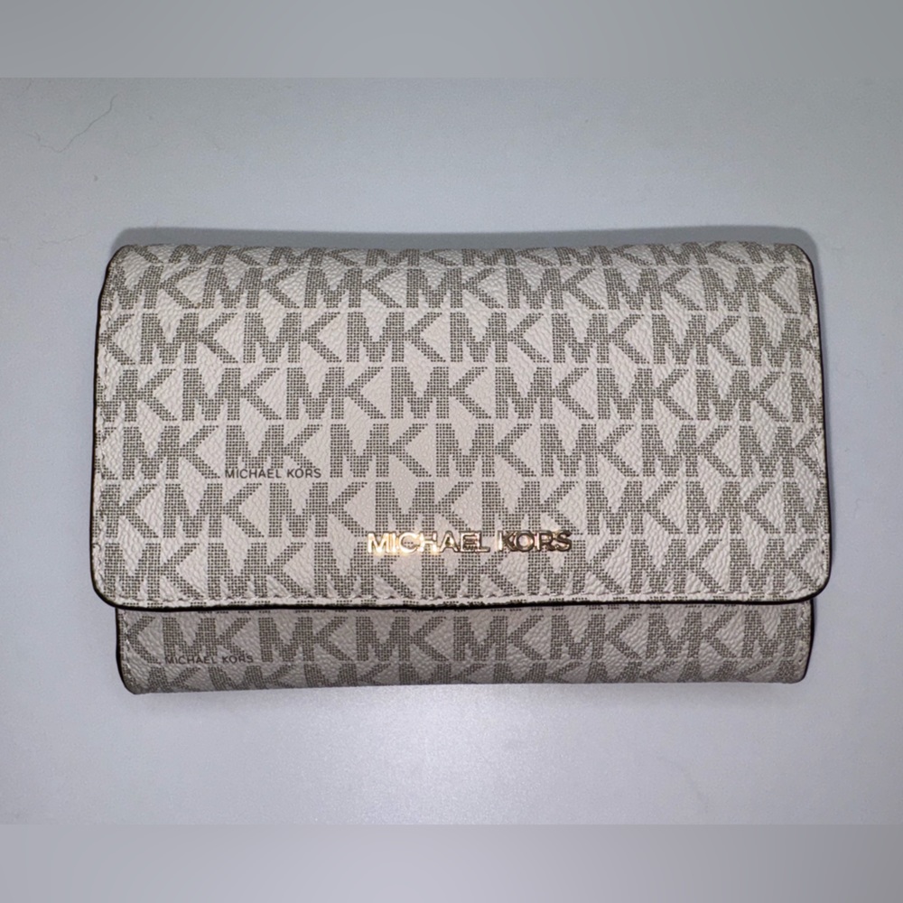 Michael Kors Women’s Wallet & Small Crossbody